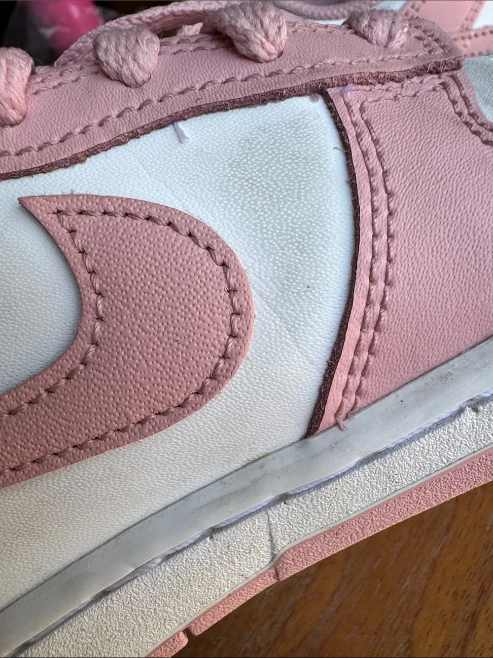 Nike Kids Pink and White Low-Top Sneakers — size2Y